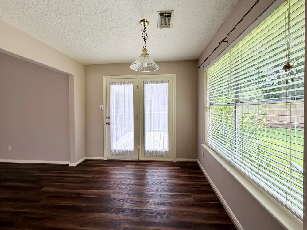 4006 Hunnington Drive Conroe, TX 77303