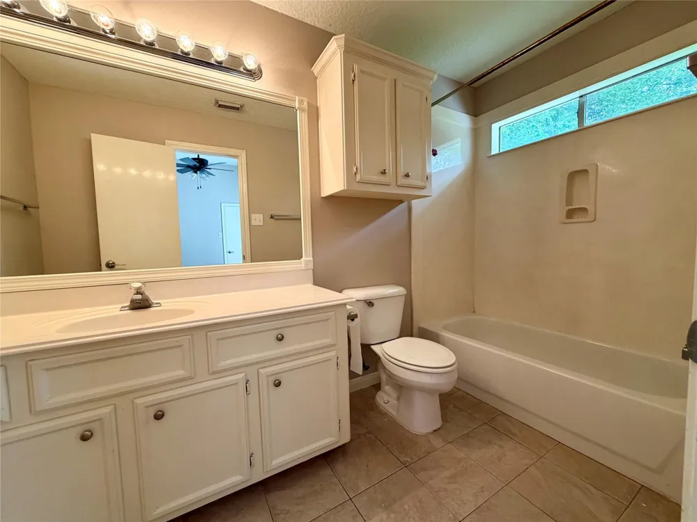 4006 Hunnington Drive Conroe, TX 77303