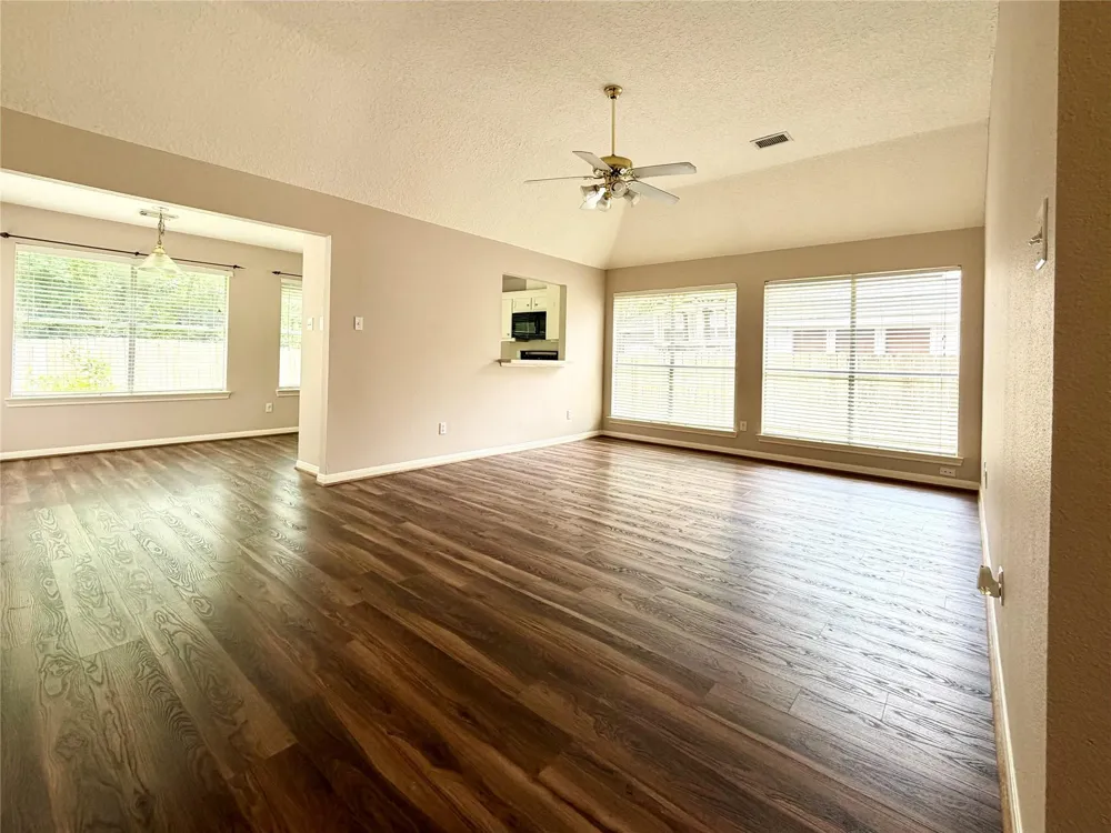 4006 Hunnington Drive Conroe, TX 77303
