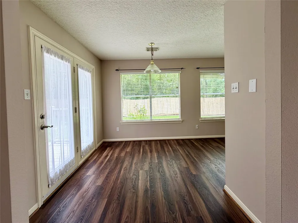 4006 Hunnington Drive Conroe, TX 77303