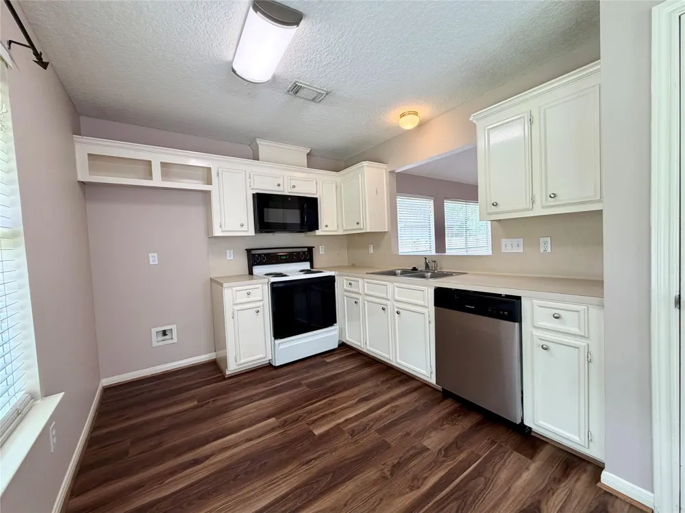 4006 Hunnington Drive Conroe, TX 77303