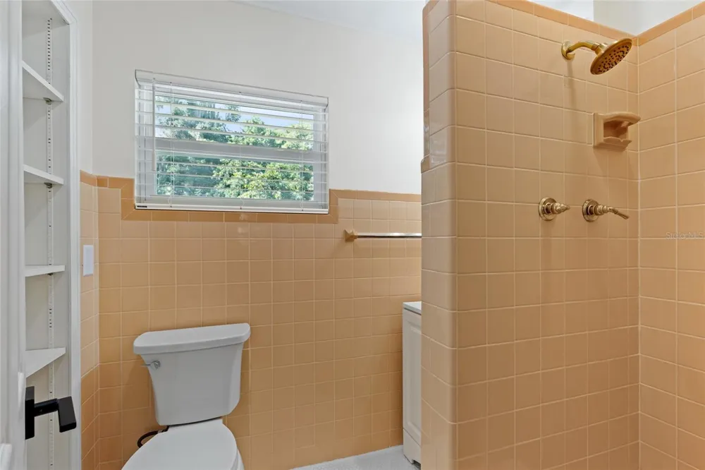 1524 SW 37TH AVENUE Gainesville, FL 32608