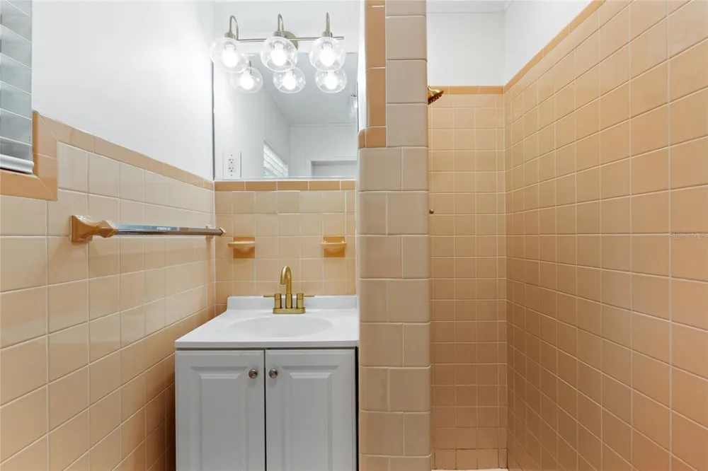 1524 SW 37TH AVENUE Gainesville, FL 32608