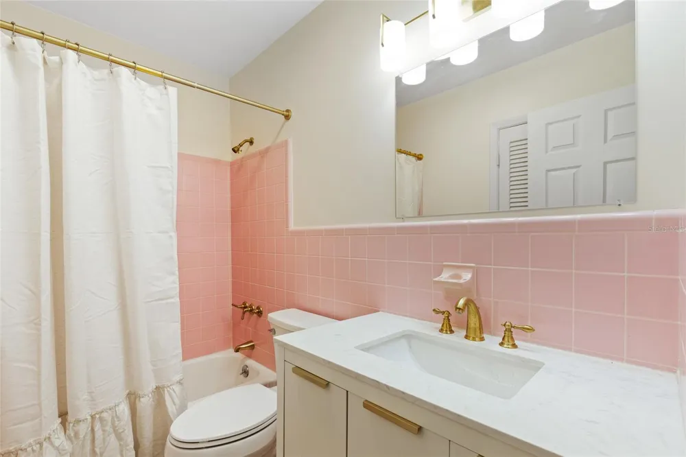 1524 SW 37TH AVENUE Gainesville, FL 32608