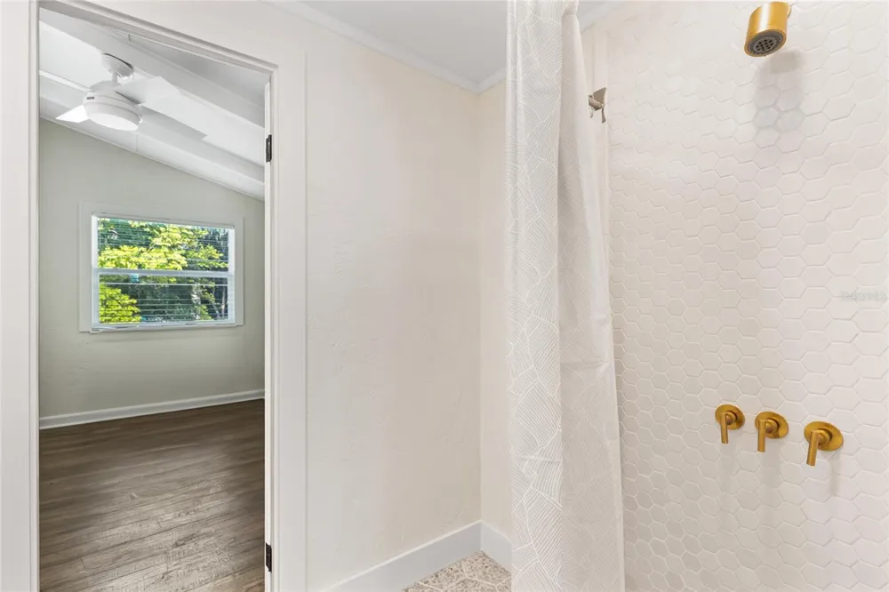 1524 SW 37TH AVENUE Gainesville, FL 32608