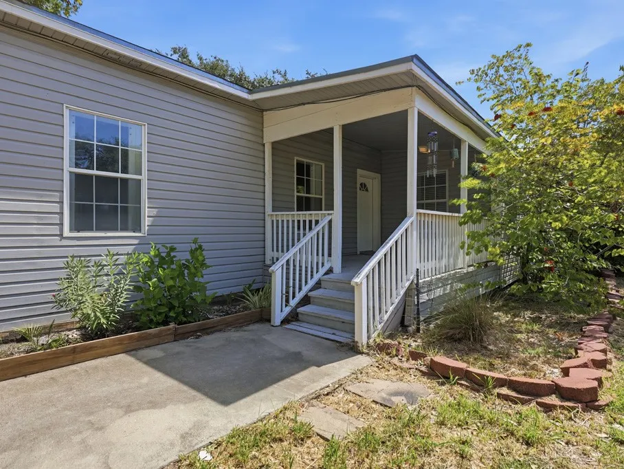 324 E King Rockport, TX 78382
