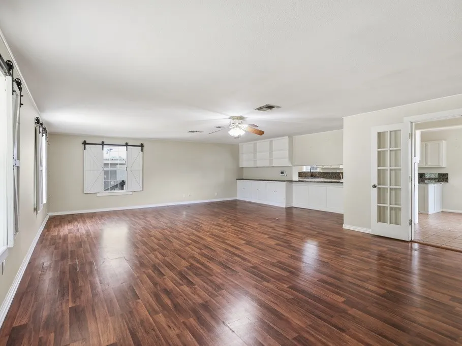 324 E King Rockport, TX 78382