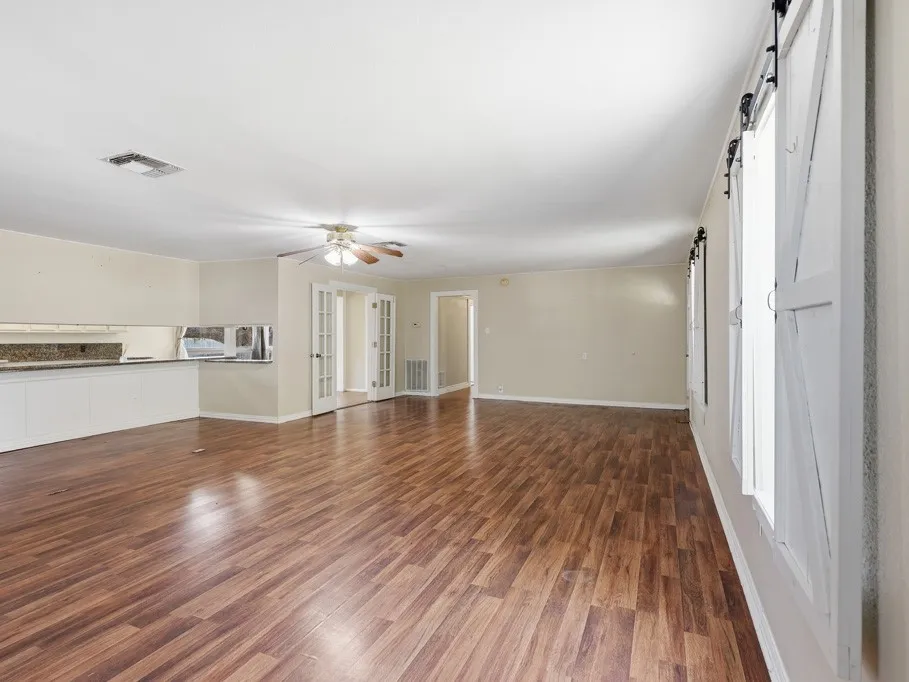 324 E King Rockport, TX 78382