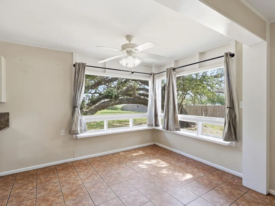 324 E King Rockport, TX 78382
