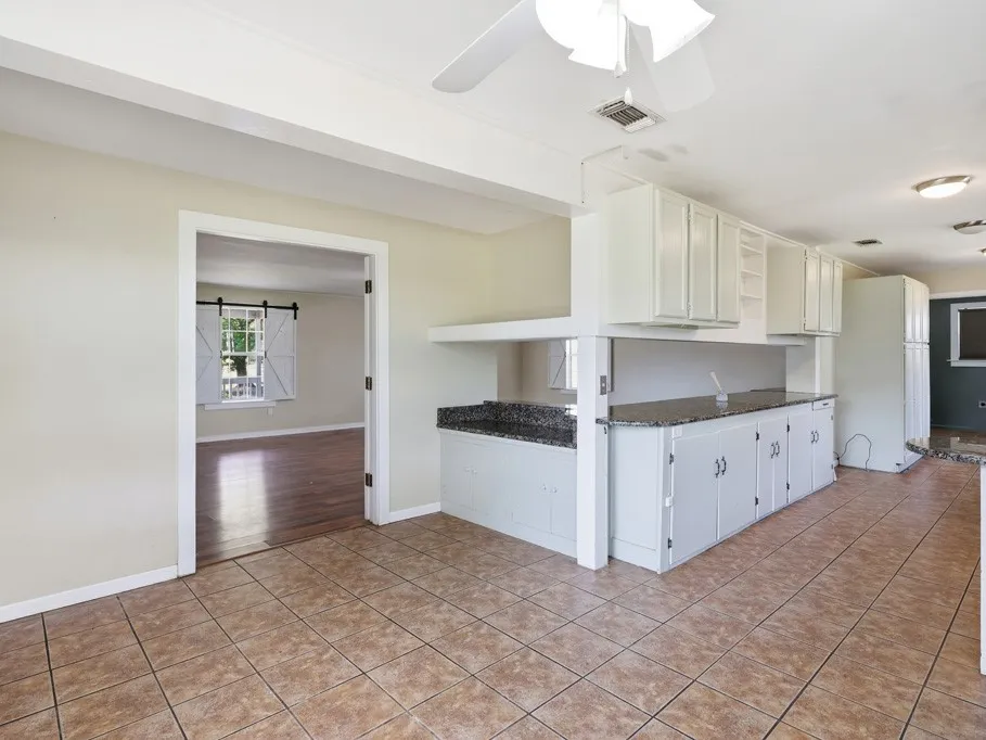 324 E King Rockport, TX 78382