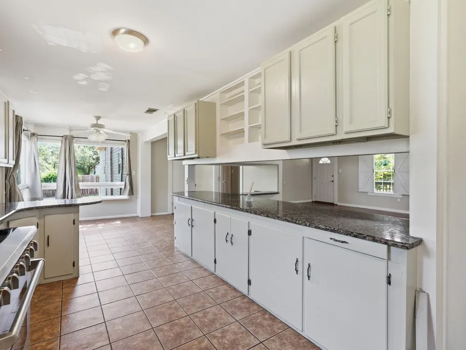 324 E King Rockport, TX 78382