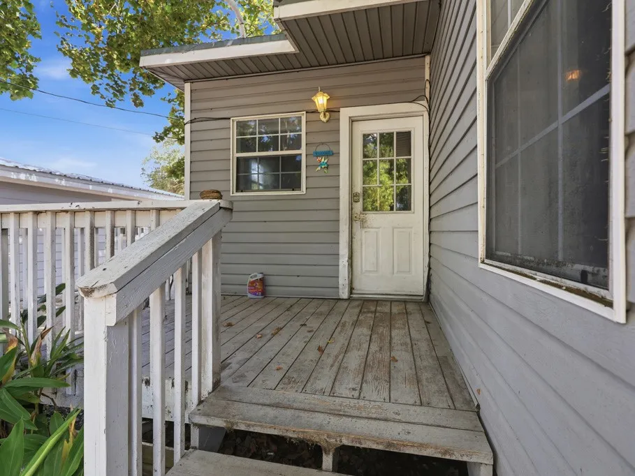 324 E King Rockport, TX 78382