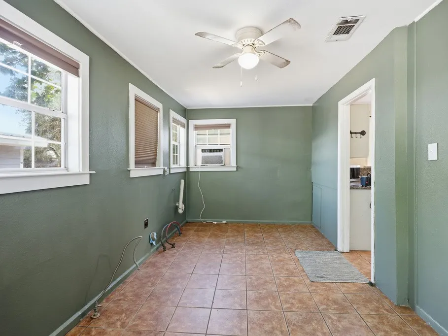 324 E King Rockport, TX 78382