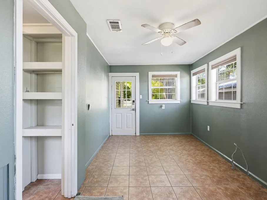 324 E King Rockport, TX 78382