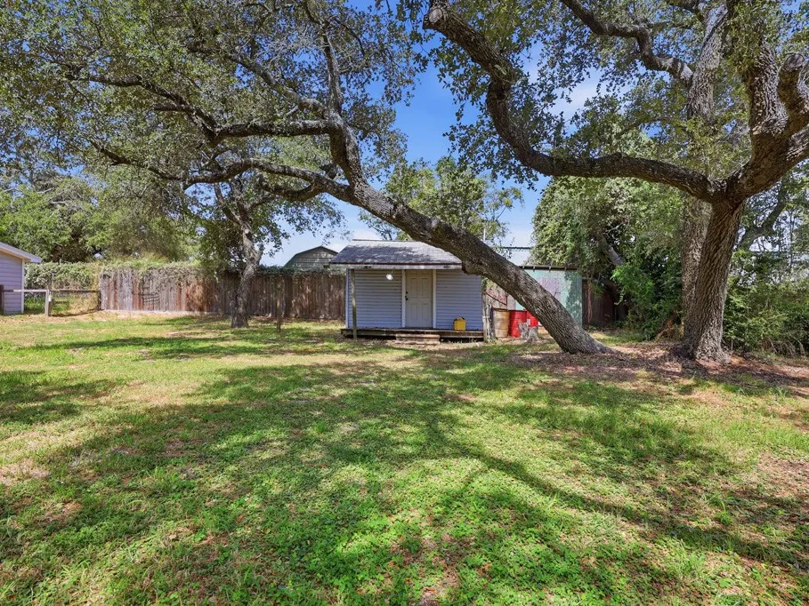324 E King Rockport, TX 78382