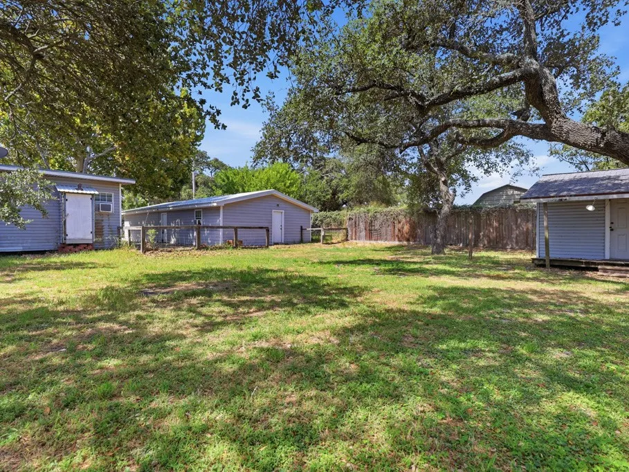 324 E King Rockport, TX 78382