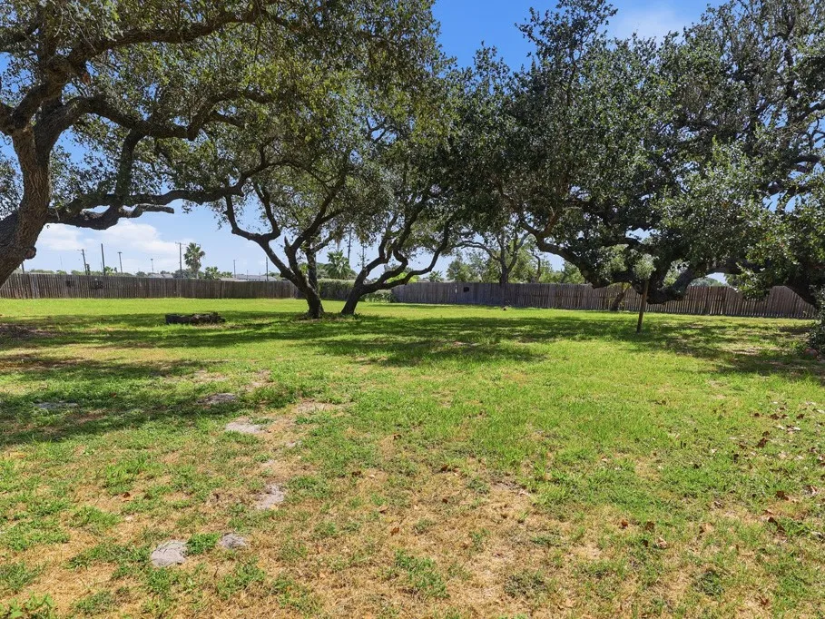 324 E King Rockport, TX 78382