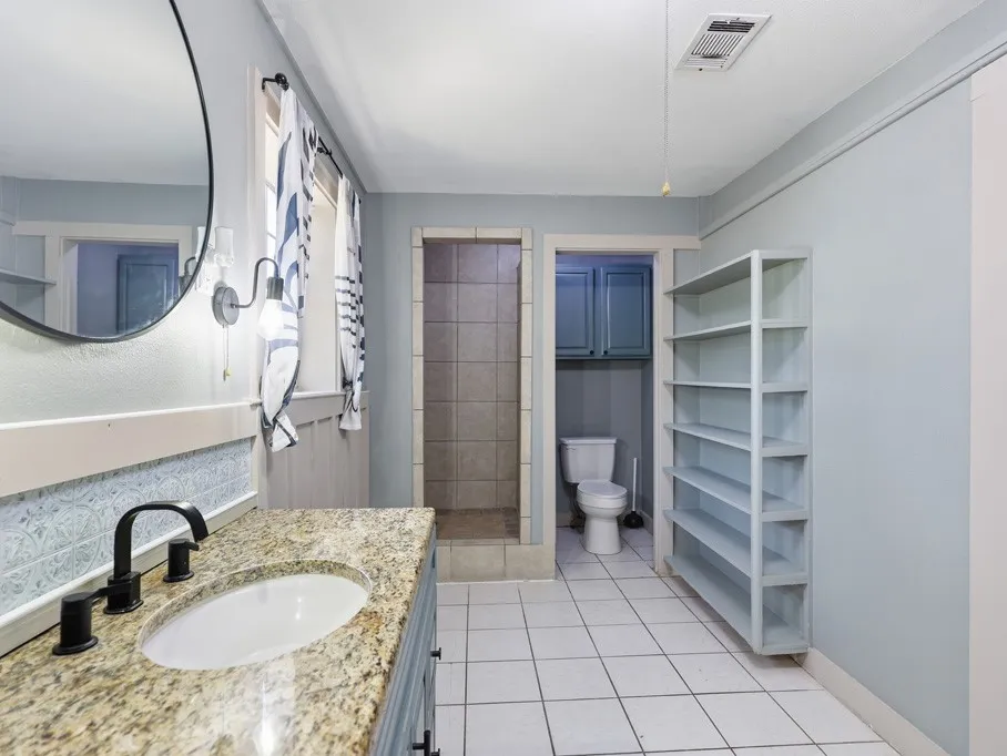 324 E King Rockport, TX 78382