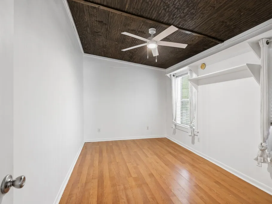 324 E King Rockport, TX 78382