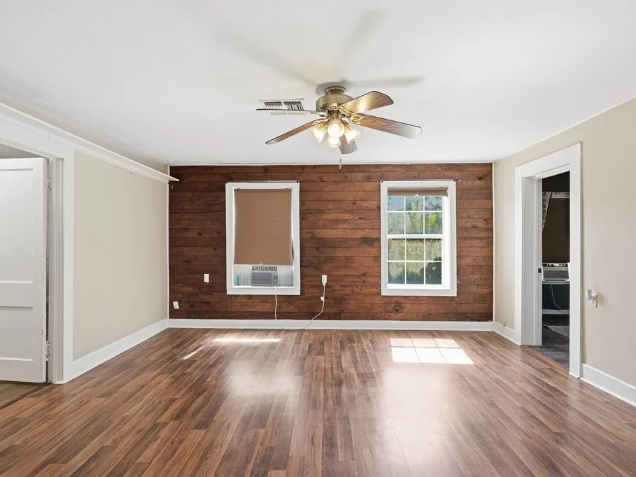 324 E King Rockport, TX 78382