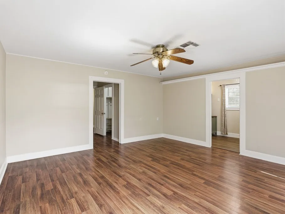 324 E King Rockport, TX 78382