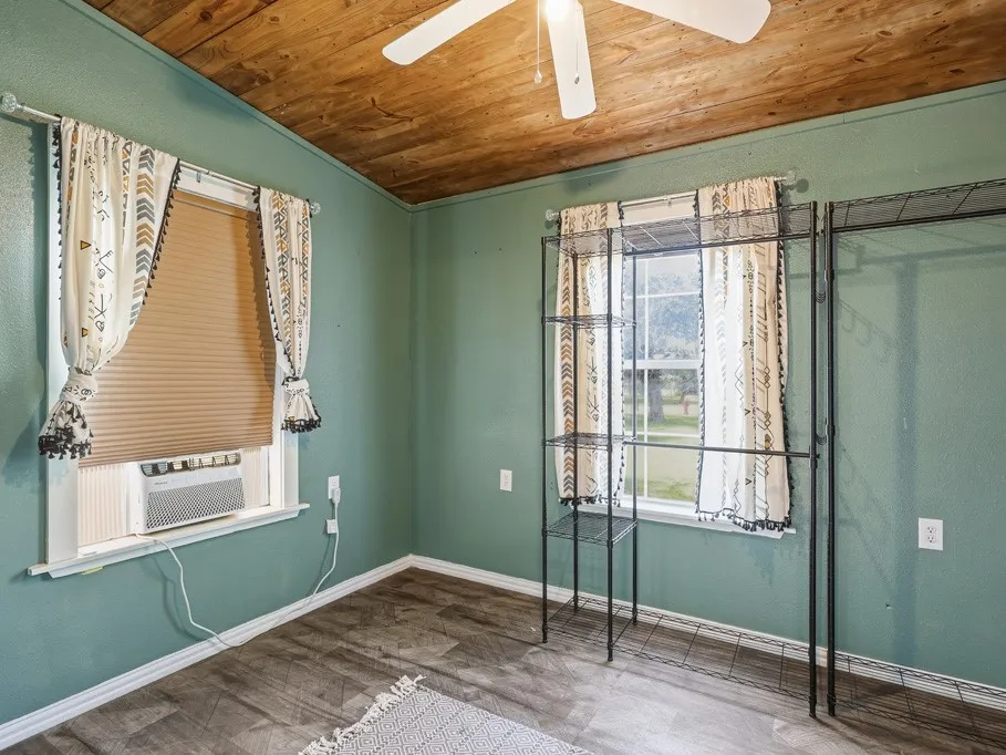 324 E King Rockport, TX 78382