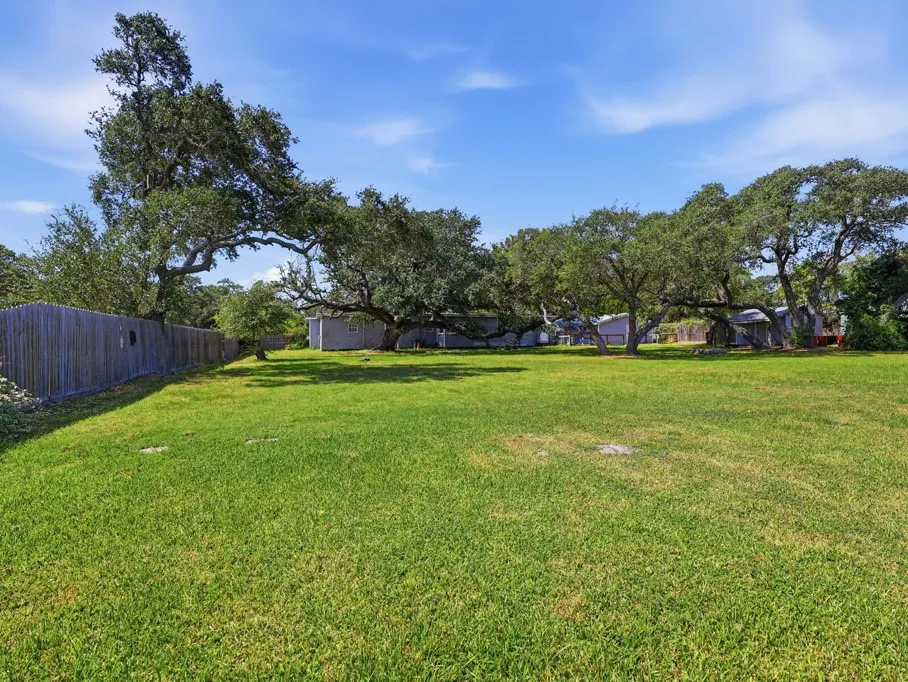 324 E King Rockport, TX 78382
