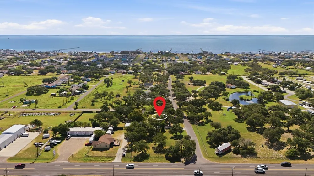 324 E King Rockport, TX 78382