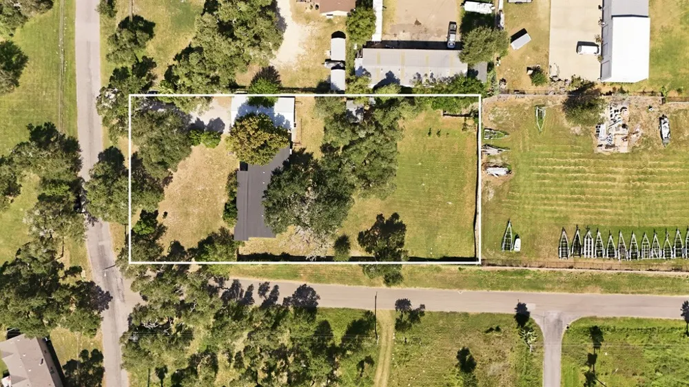 324 E King Rockport, TX 78382