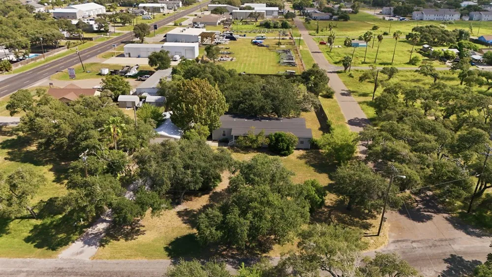 324 E King Rockport, TX 78382