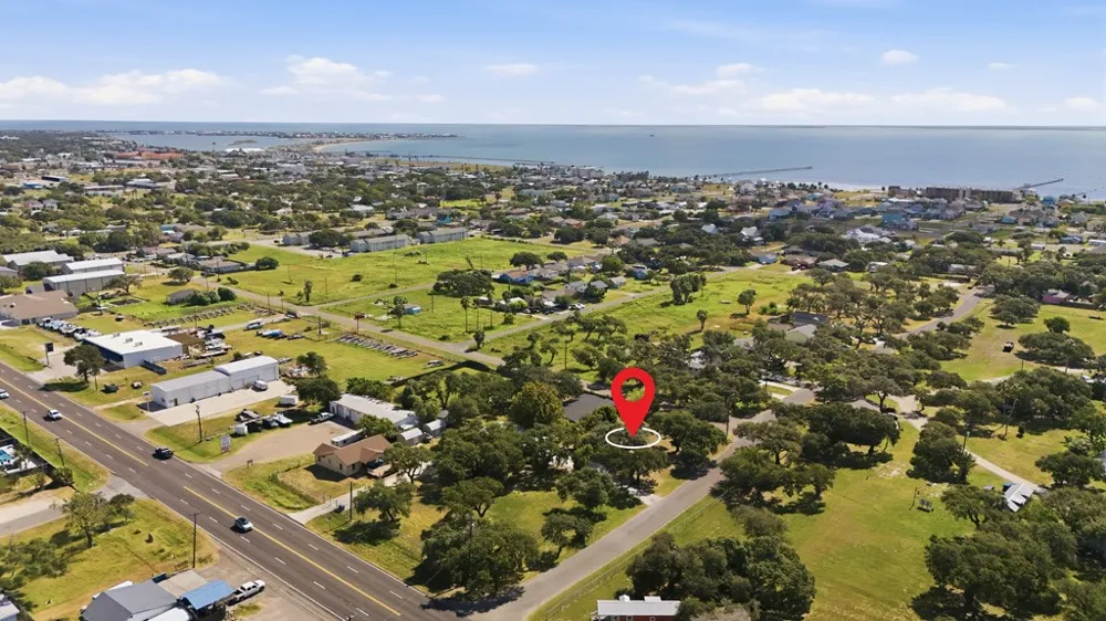 324 E King Rockport, TX 78382