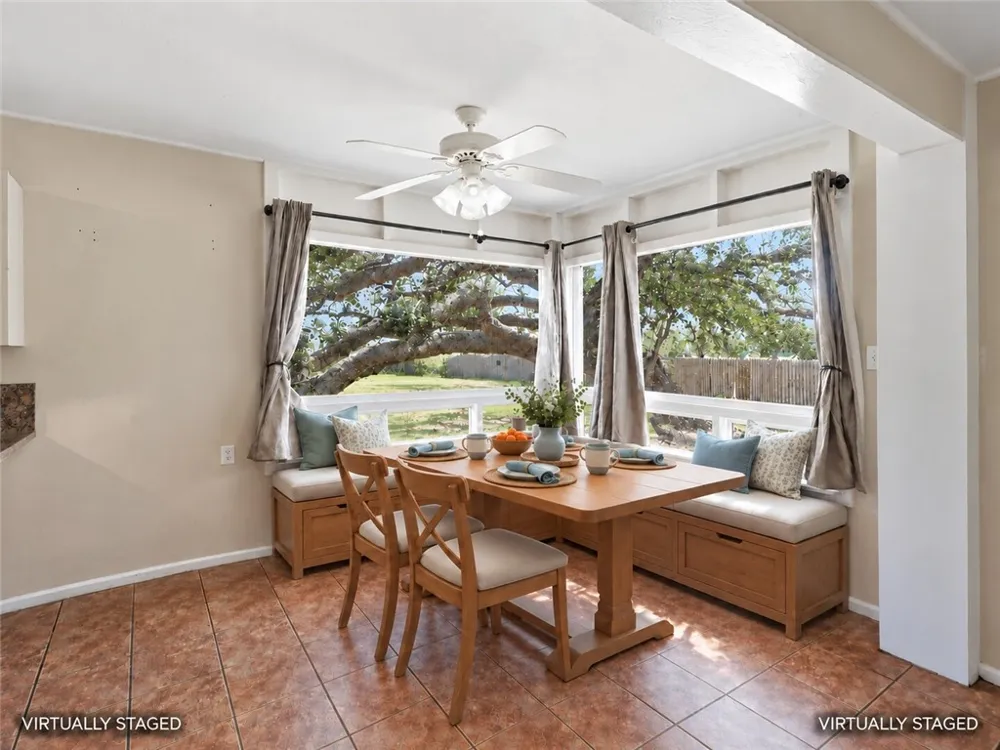 324 E King Rockport, TX 78382