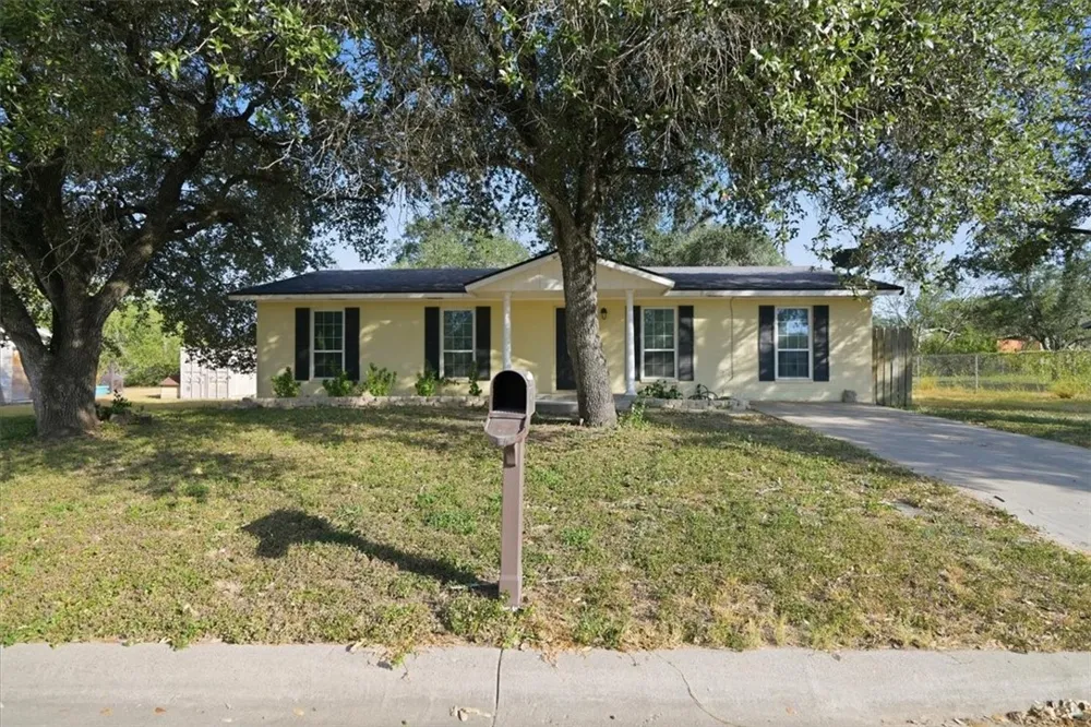 1307 William Street George West, TX 78022