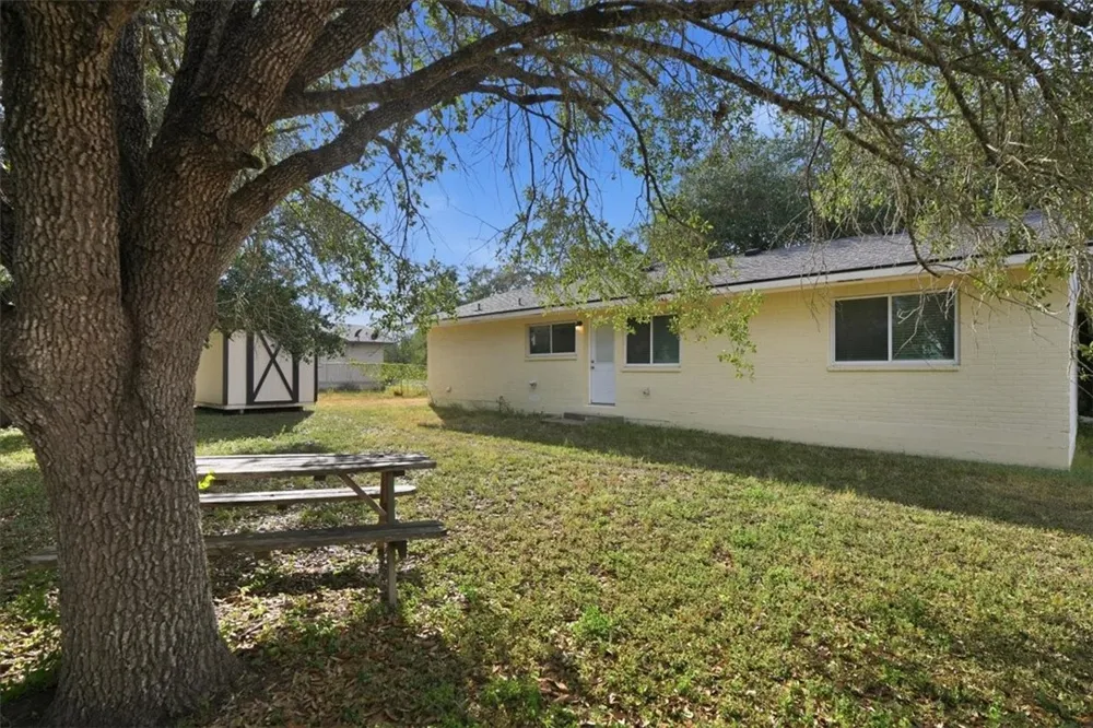 1307 William Street George West, TX 78022