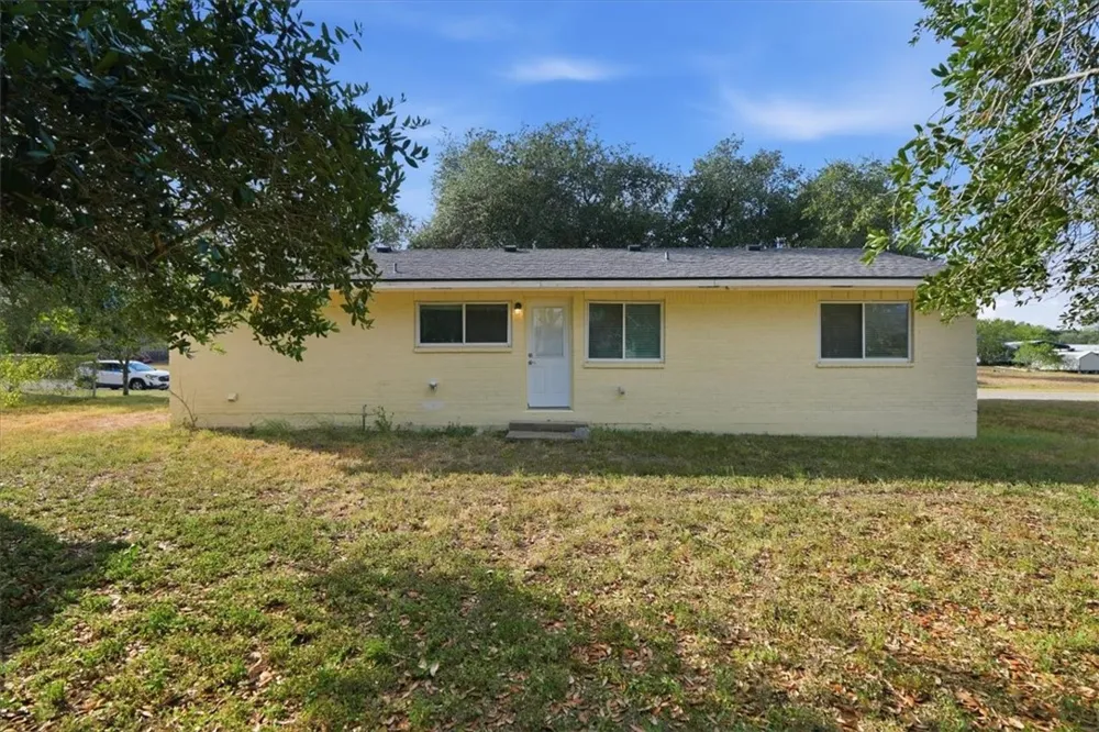 1307 William Street George West, TX 78022