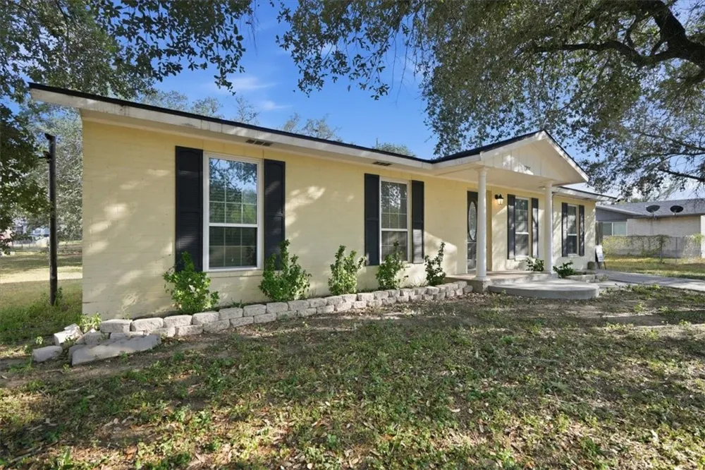 1307 William Street George West, TX 78022