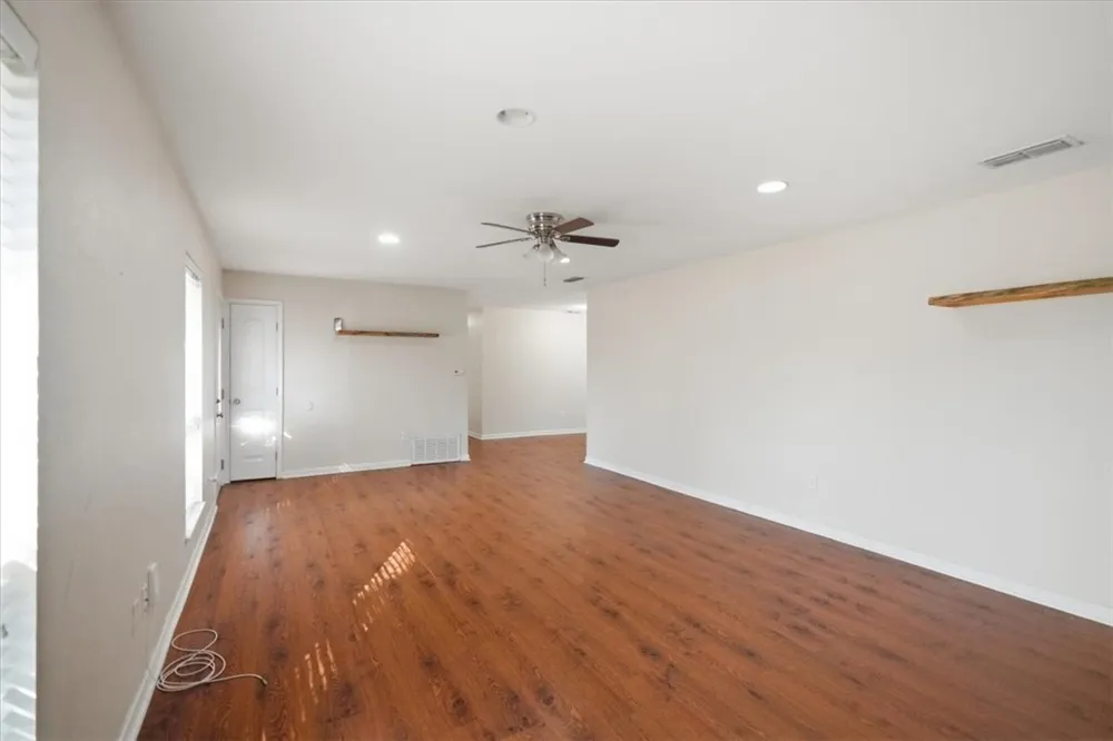1307 William Street George West, TX 78022