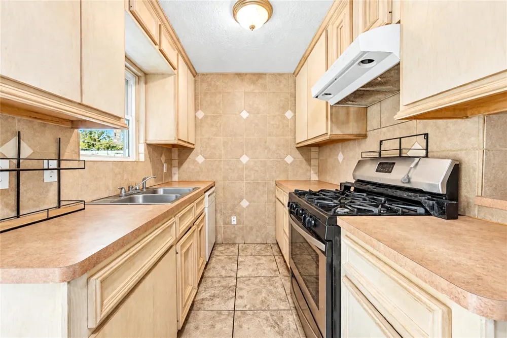 1009 Wisconsin Street South Houston, TX 77587