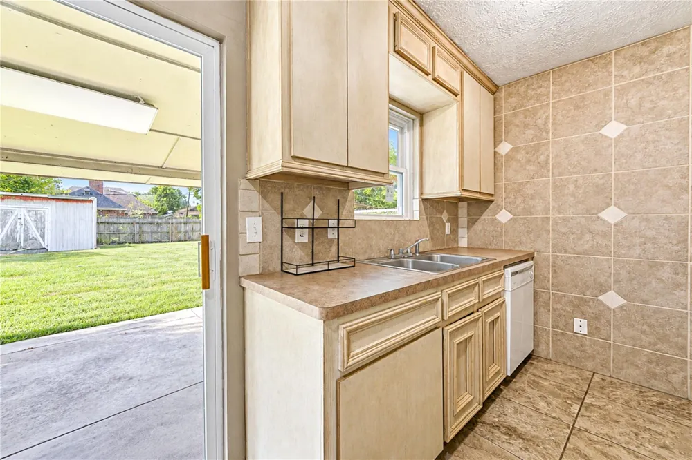 1009 Wisconsin Street South Houston, TX 77587
