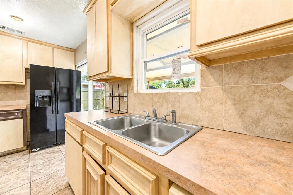 1009 Wisconsin Street South Houston, TX 77587