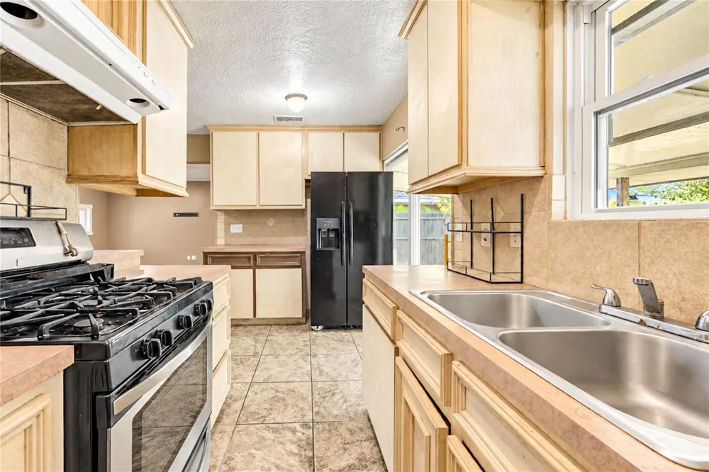 1009 Wisconsin Street South Houston, TX 77587