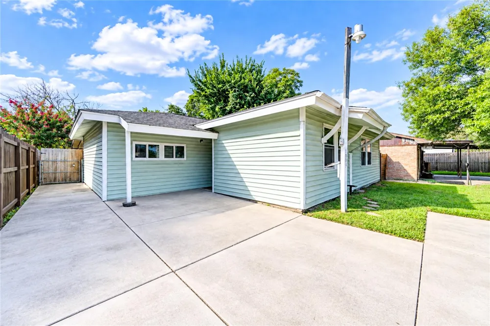 1009 Wisconsin Street South Houston, TX 77587