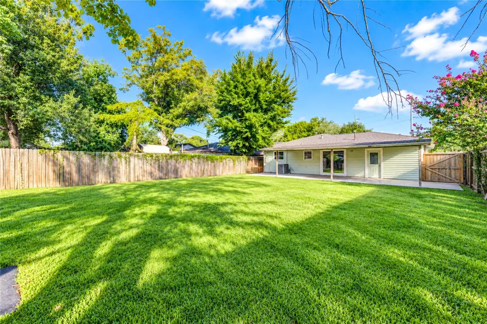 1009 Wisconsin Street South Houston, TX 77587