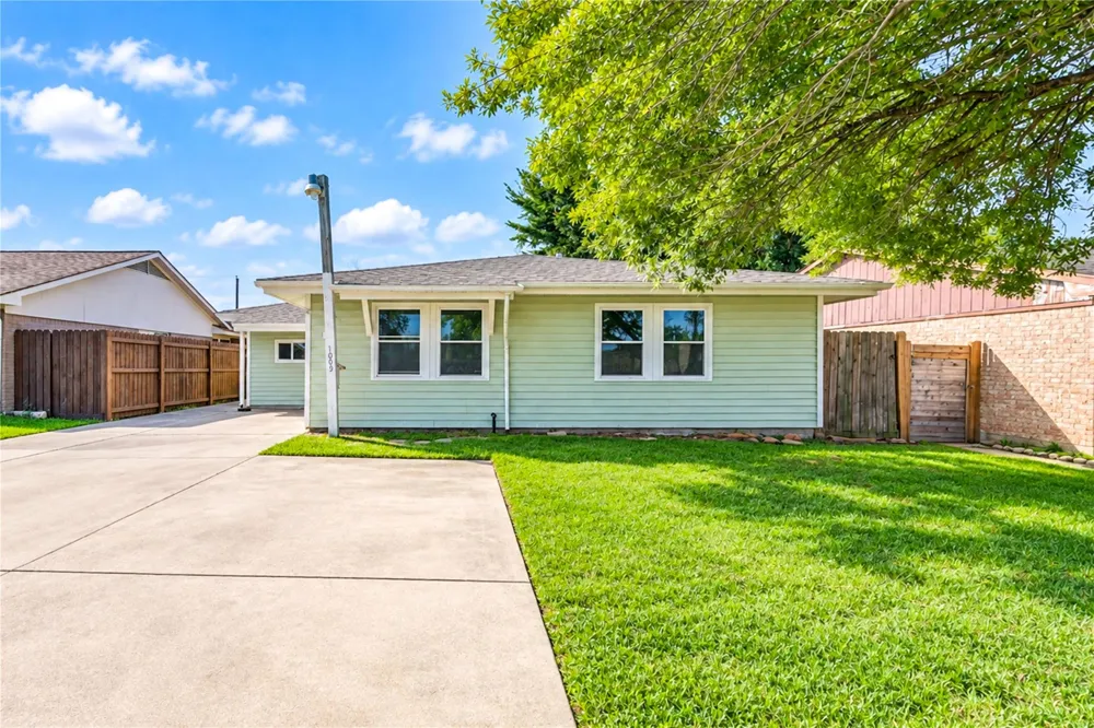 1009 Wisconsin Street South Houston, TX 77587