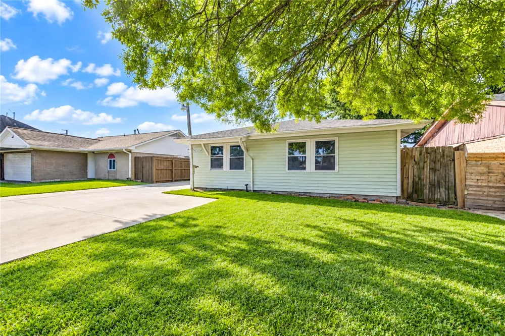 1009 Wisconsin Street South Houston, TX 77587