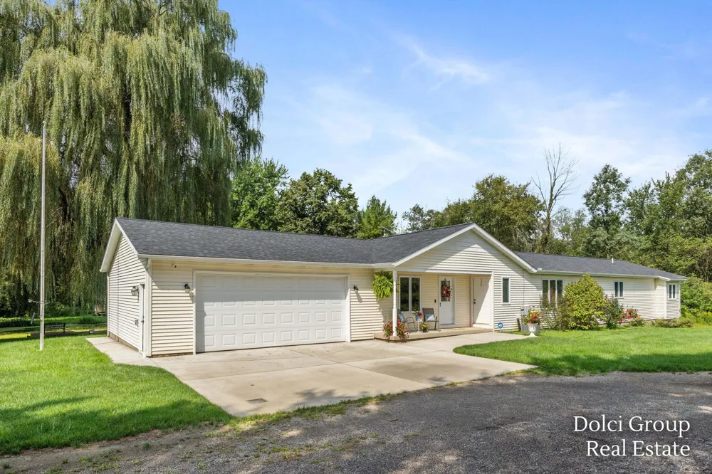 2055 S Peters Road Casnovia, MI 49318