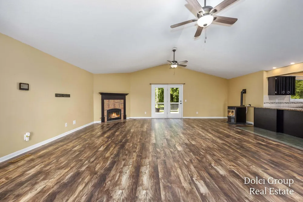 2055 S Peters Road Casnovia, MI 49318