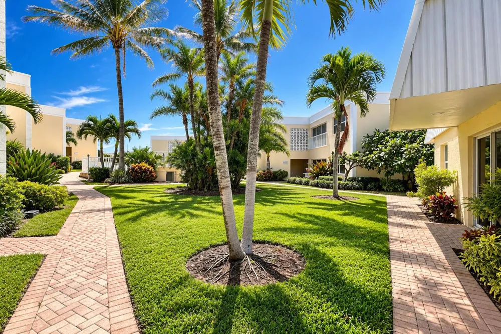 3541 NE OCEAN BOULEVARD #4 Hutchinson Island, FL 34957