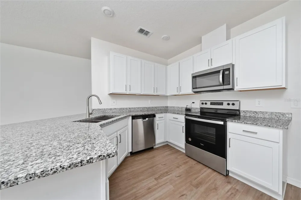 9425 WESTSIDE HILLS DRIVE Davenport, FL 33896