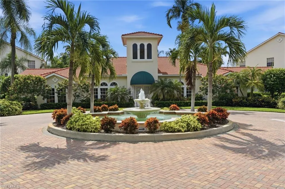4670 Saint Croix Lane #627 Naples, FL 34109